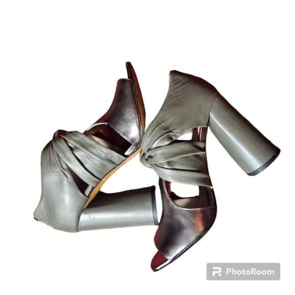 Donald J Pliner Bailey Knot Gunmetal Sandals Sz 9M Block Heel 4.5" Metallic - Picture 3 of 9